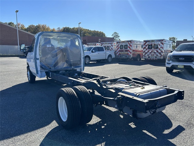 2024 Ford E-Series Base Image 7 of 63