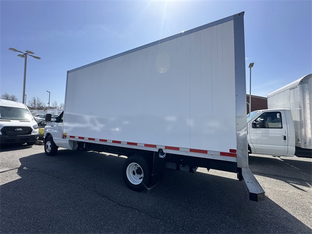 2024 Ford E-Series Base Image 20 of 63