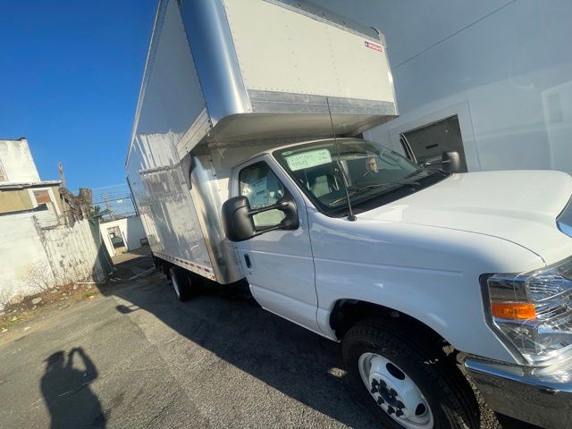 2024 Ford E-Series Base Image 4 of 23