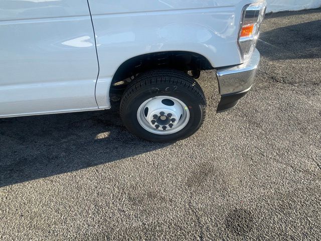 2024 Ford E-Series Base Image 17 of 23