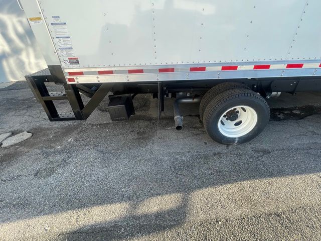 2024 Ford E-Series Base Image 15 of 23