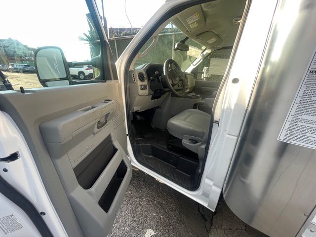 2024 Ford E-Series Base Image 18 of 23