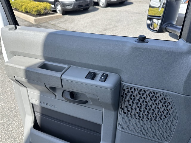 2024 Ford E-Series Base Image 33 of 41