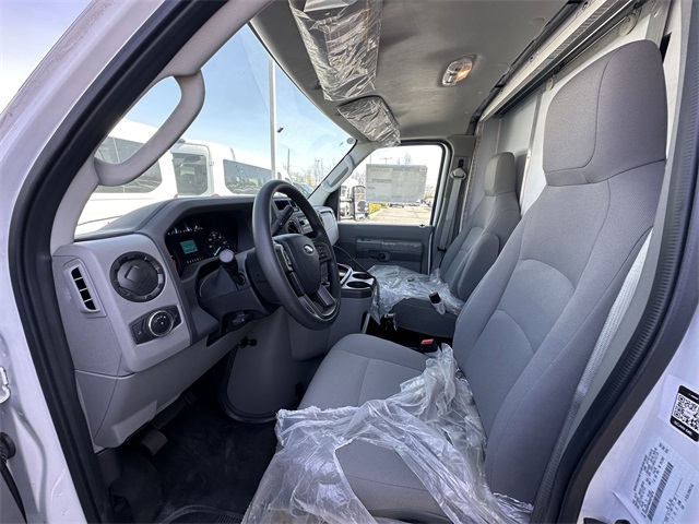 2024 Ford E-Series Base Image 19 of 41