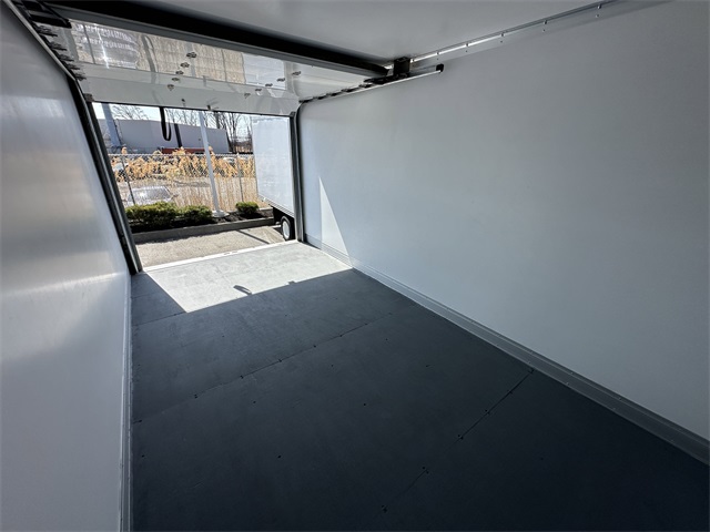 2024 Ford E-Series Base Image 17 of 41