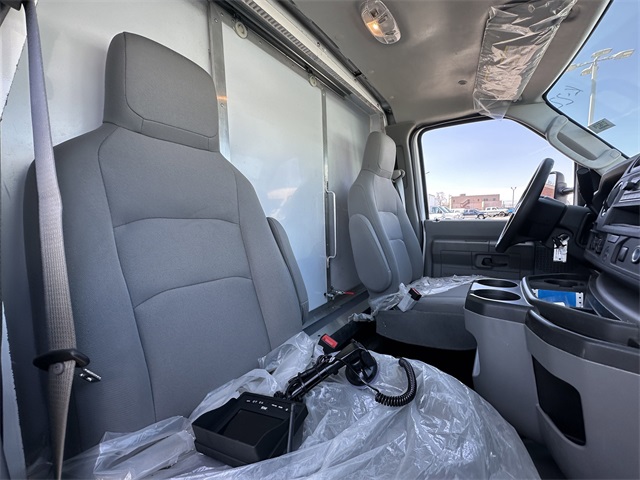2024 Ford E-Series Base Image 37 of 41
