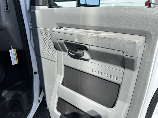 2024 Ford E-Series Base Image 38 of 41