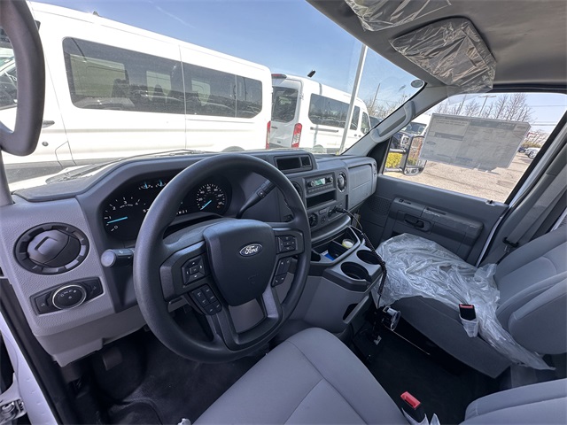 2024 Ford E-Series Base Image 20 of 41