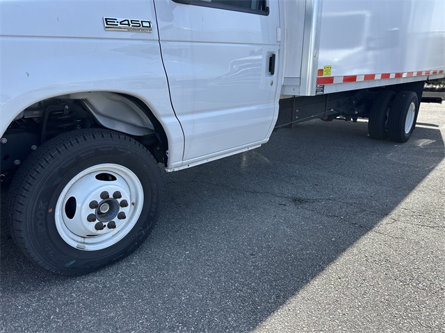 2024 Ford E-Series Base Image 12 of 41