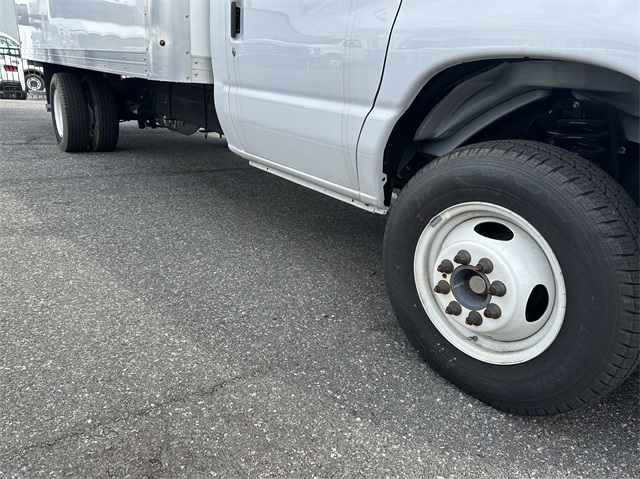 2024 Ford E-Series Base Image 24 of 87