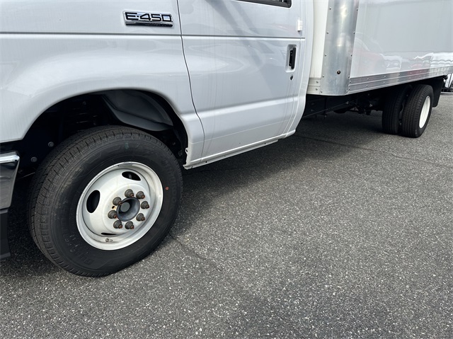 2024 Ford E-Series Base Image 5 of 87