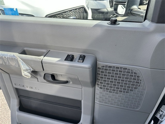 2024 Ford E-Series Base Image 25 of 43