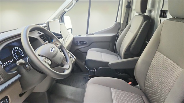 Vehicle image 13 of 22