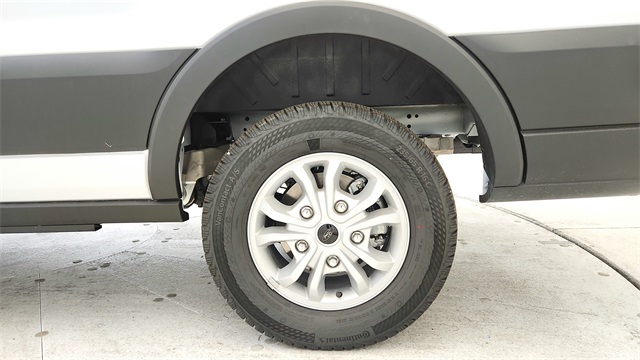Vehicle image 9 of 22