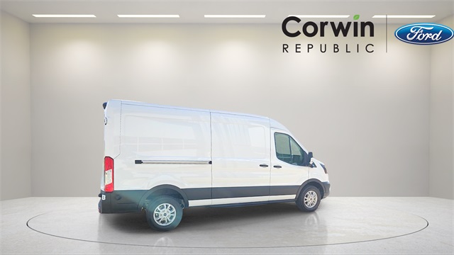 Vehicle image 4 of 22