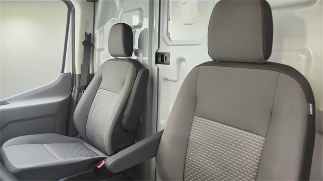Vehicle image 11 of 22