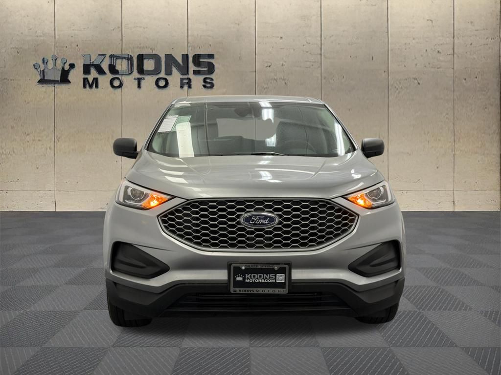 2024 Ford Edge SE Image 2 of 31