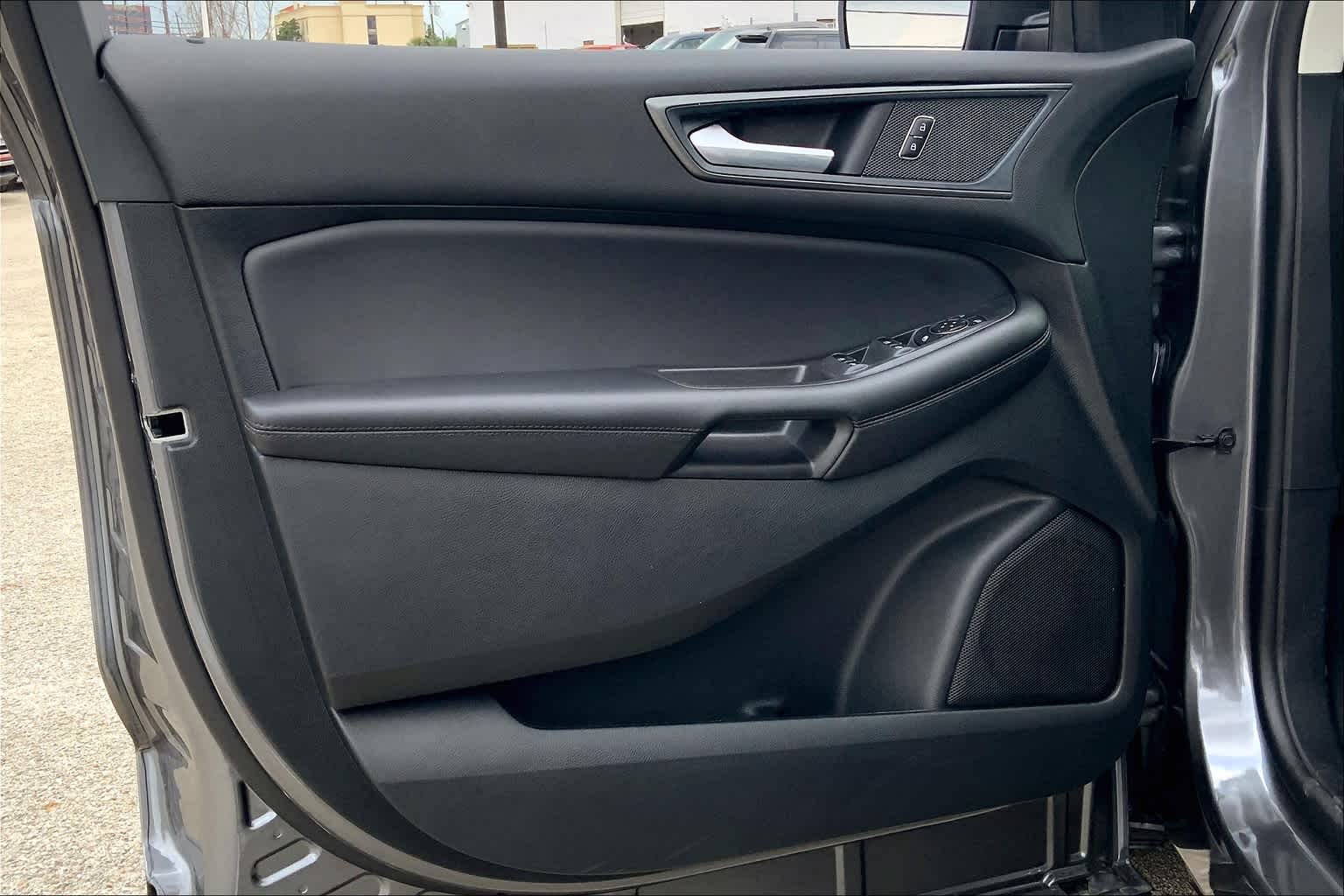 Vehicle image 11 of 22