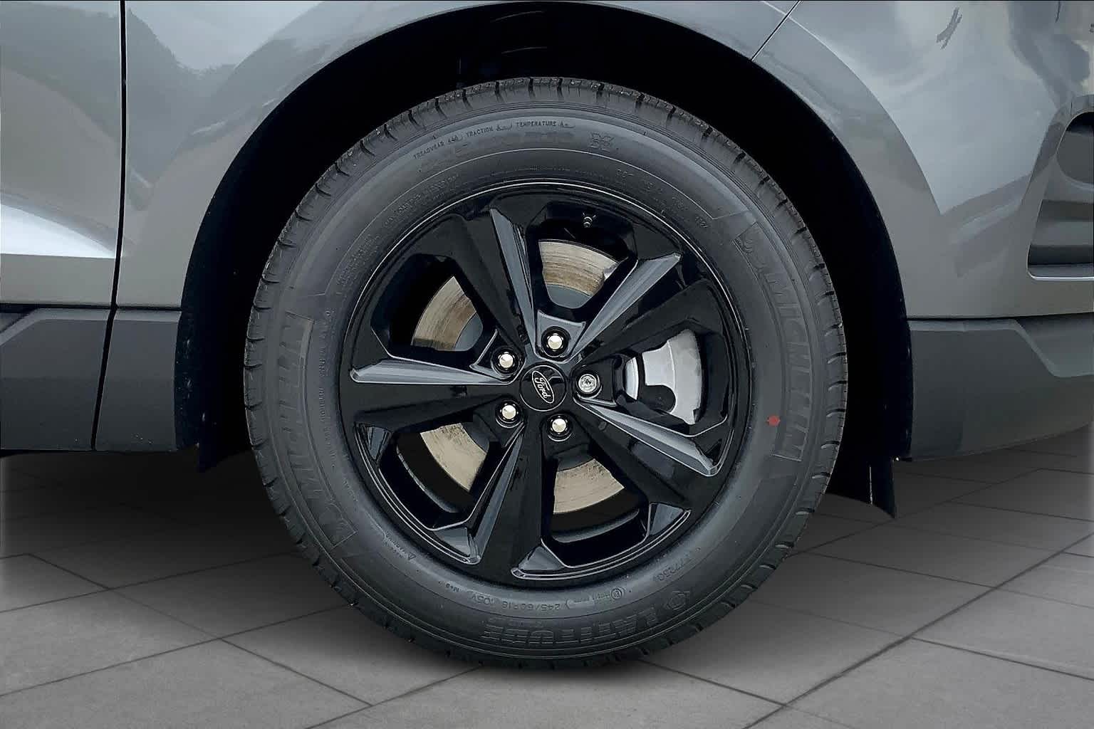 Vehicle image 12 of 22
