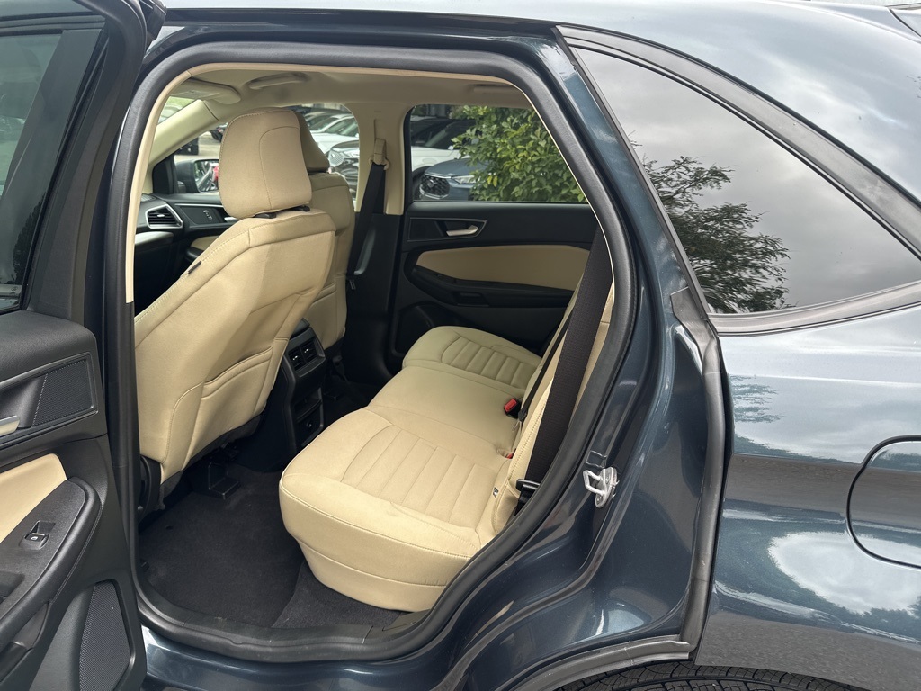 Vehicle image 19 of 30