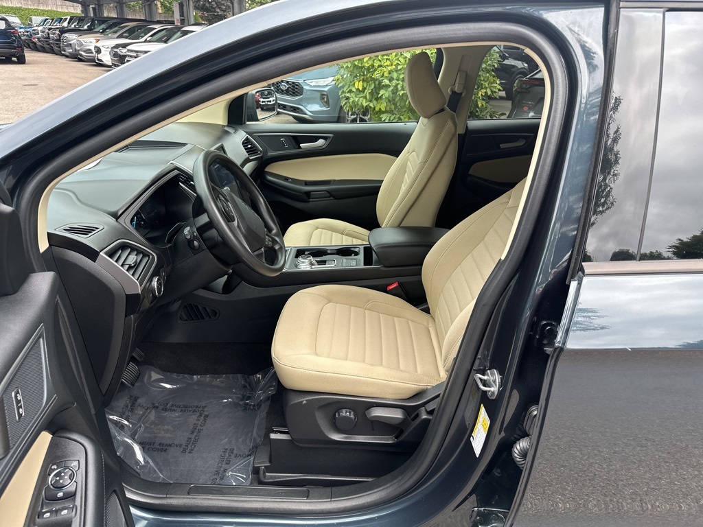 Vehicle image 17 of 30