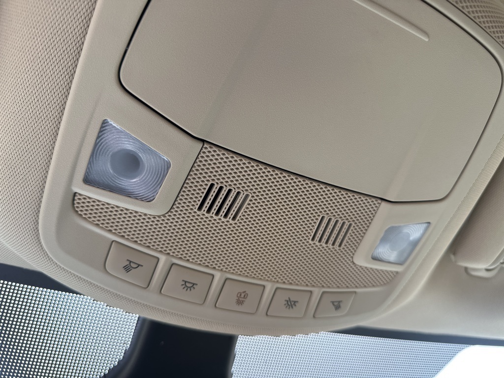 Vehicle image 28 of 30