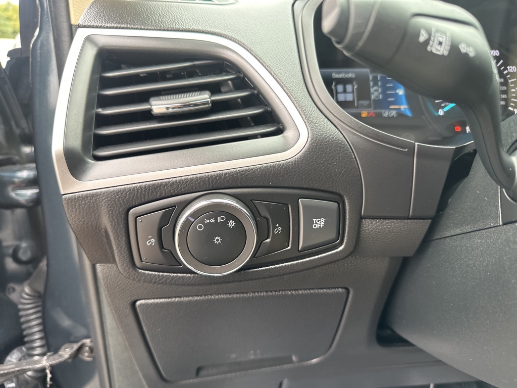 Vehicle image 24 of 30
