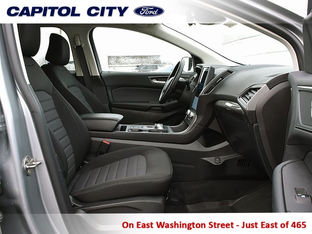 Vehicle image 33 of 36