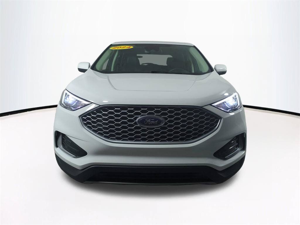 2024 Ford Edge SEL Image 2 of 37