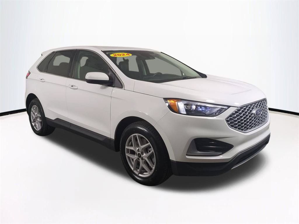 2024 Ford Edge SEL Image 3 of 37