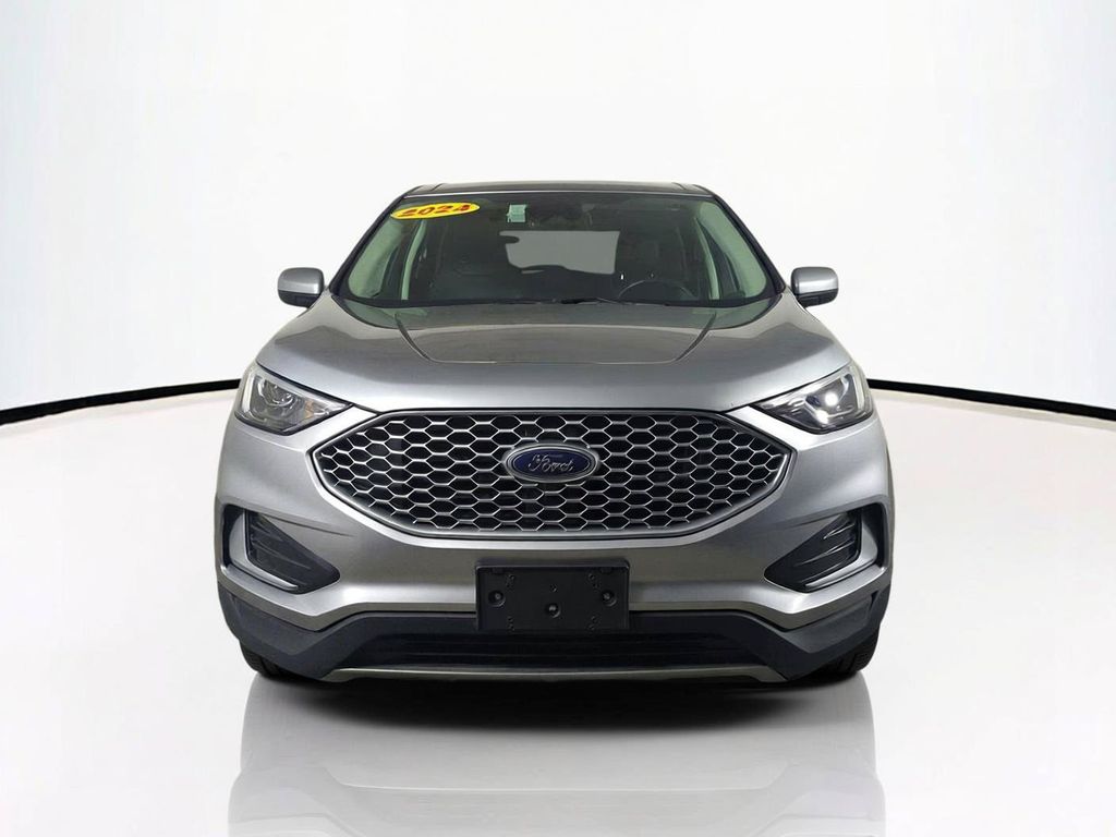 2024 Ford Edge SEL Image 2 of 38