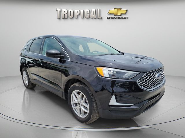2024 Ford Edge SEL Image 3 of 33