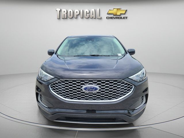 2024 Ford Edge SEL Image 2 of 33