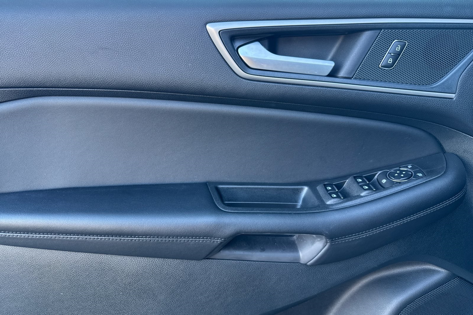Vehicle image 20 of 29