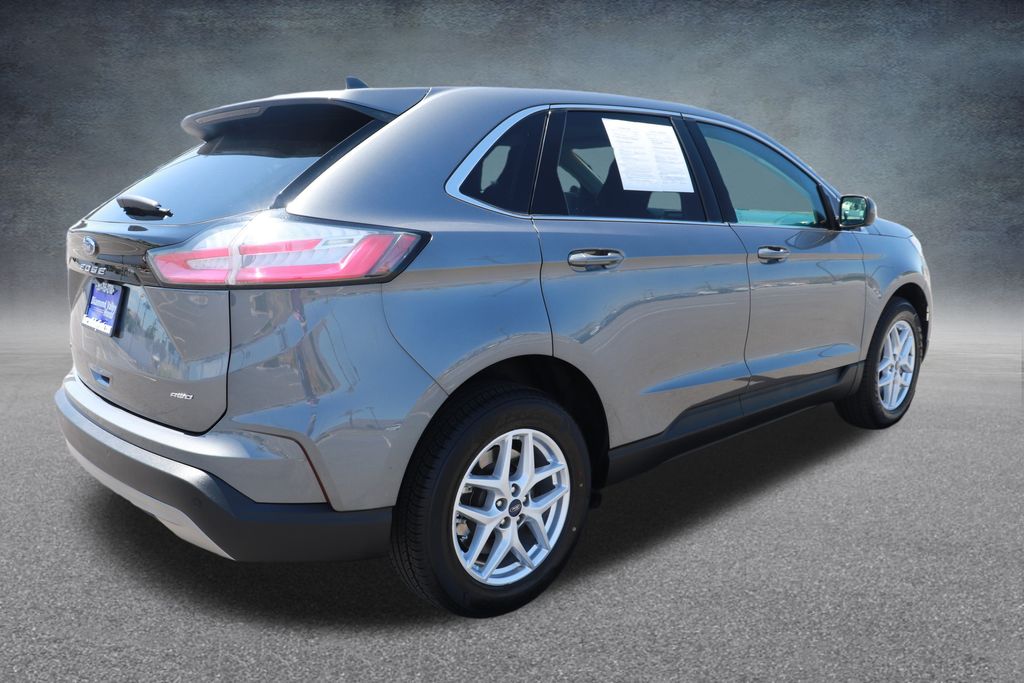 Vehicle image 4 of 24