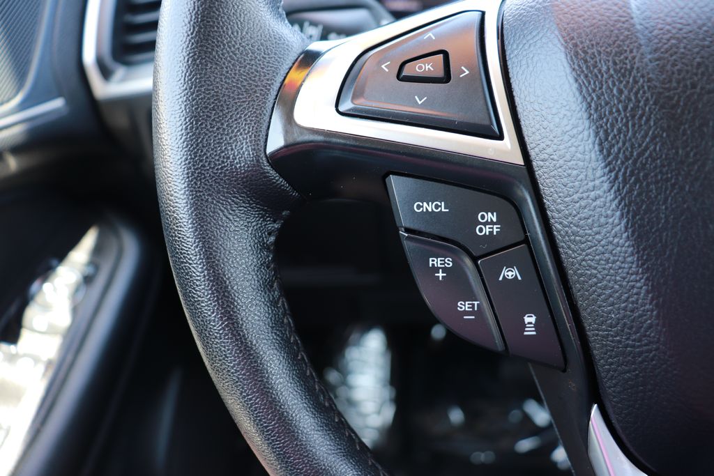 Vehicle image 21 of 24