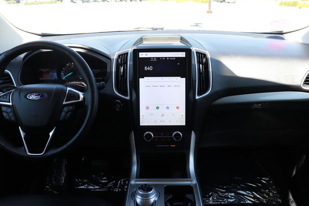 Vehicle image 10 of 24