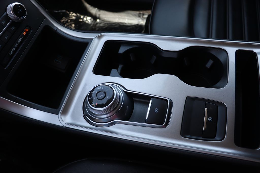 Vehicle image 16 of 24