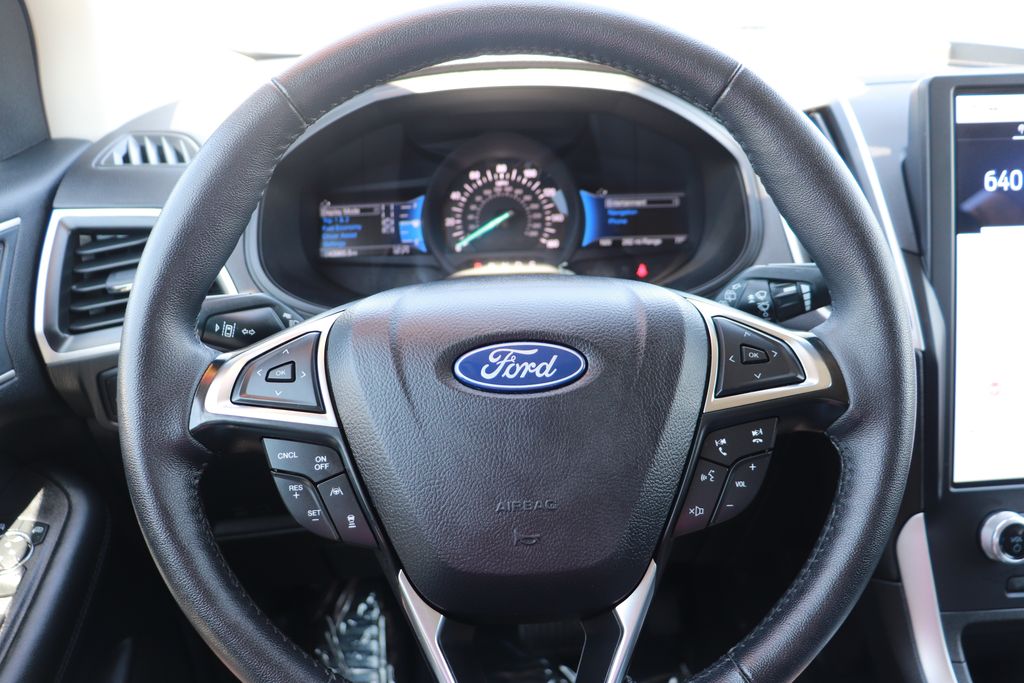 Vehicle image 11 of 24