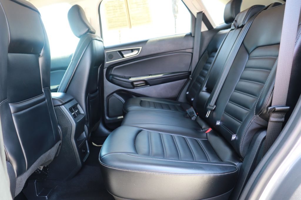 Vehicle image 8 of 24