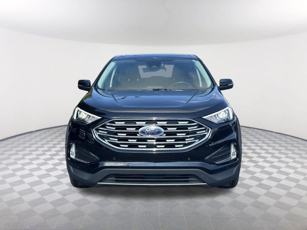 2024 Ford Edge Titanium Image 2 of 31