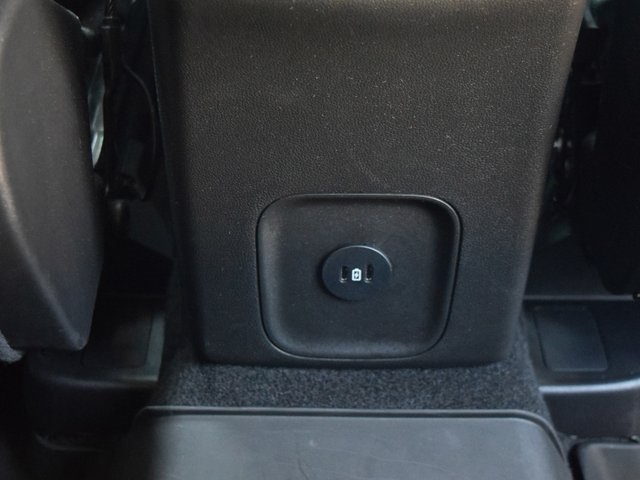 Vehicle image 32 of 38