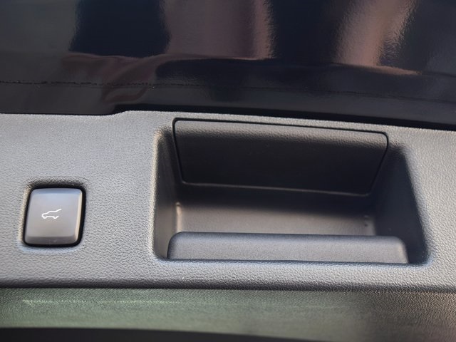 Vehicle image 31 of 38