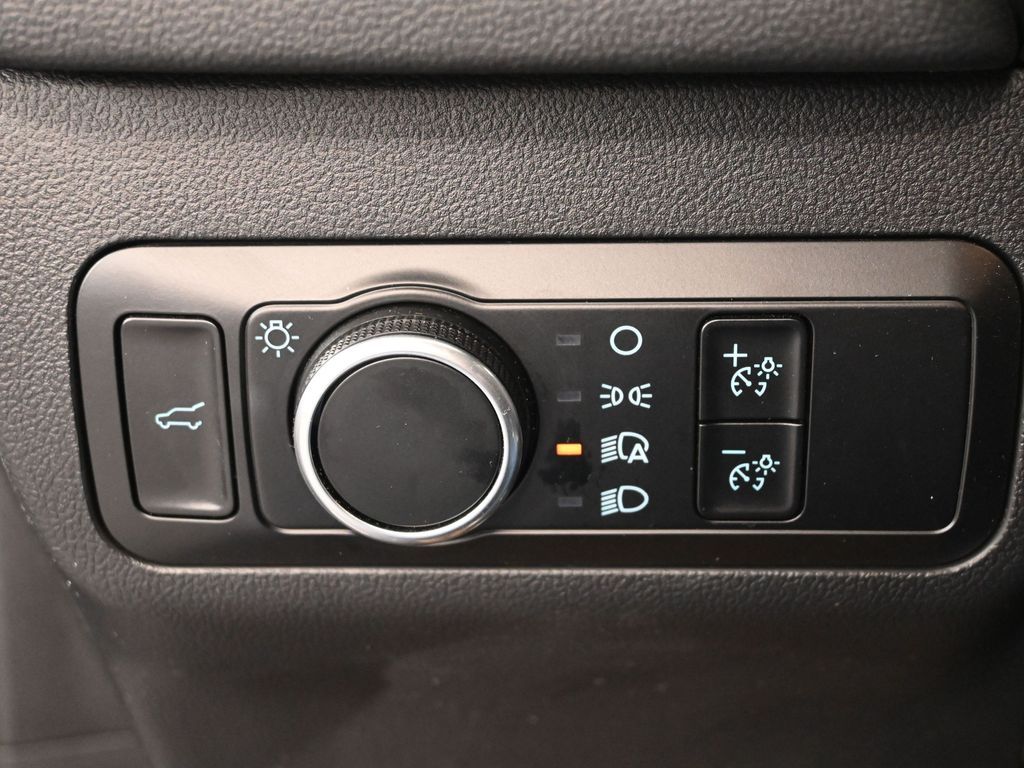 Vehicle image 43 of 48