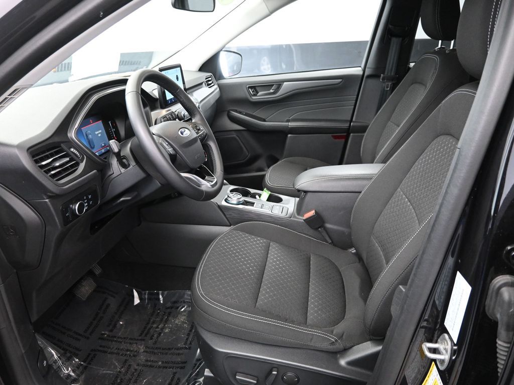 Vehicle image 32 of 48