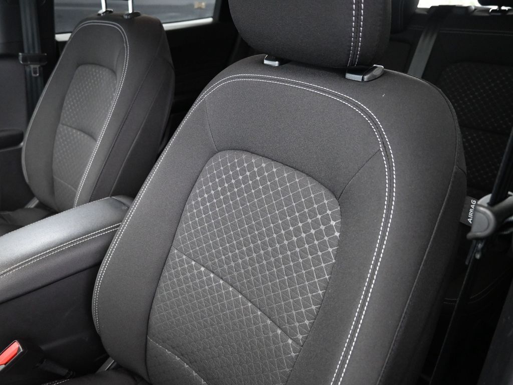 Vehicle image 31 of 48