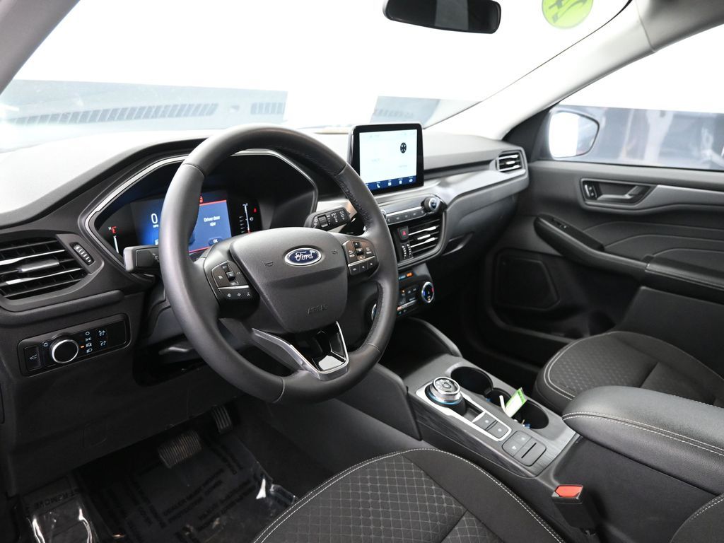 Vehicle image 33 of 48