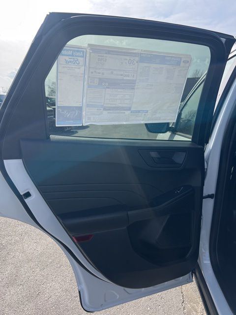 Vehicle image 21 of 30