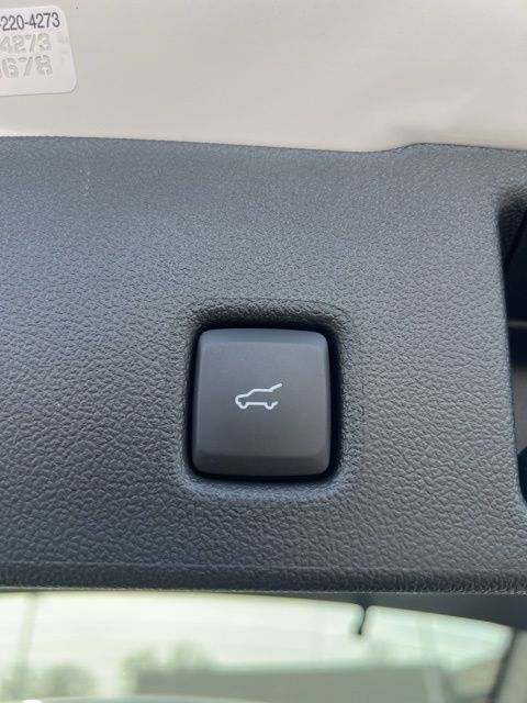 Vehicle image 27 of 30