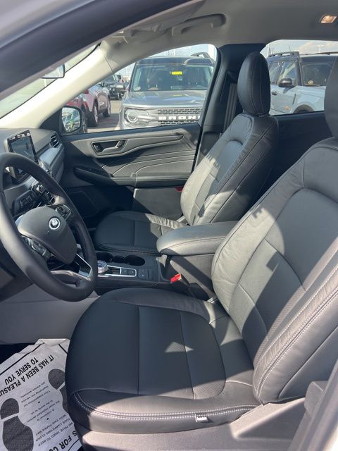 Vehicle image 19 of 30